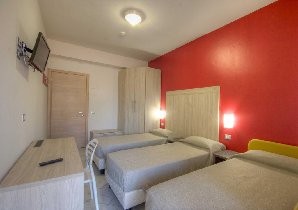 Hotel Sydney San Benedetto del Tronto Rum bild